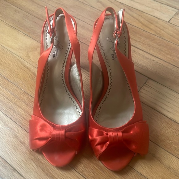 Platinum BP orange heels. Peep toe slide on back. Size 7 - Picture 1 of 9
